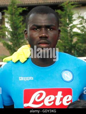 Dimaro, Italie. 18 juillet, 2016. Kalidou Koulibaly de SSC Napoli pendant un camp de formation à Dimaro près de trente. © Ciro De Luca/Pacific Press/Alamy Live News Banque D'Images