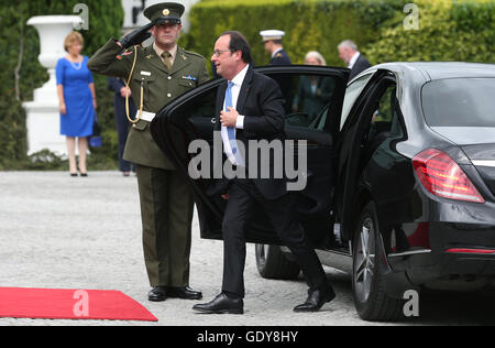 Le Président français François Hollande arrive à l'Aras en Uachtarain à Dublin. Banque D'Images