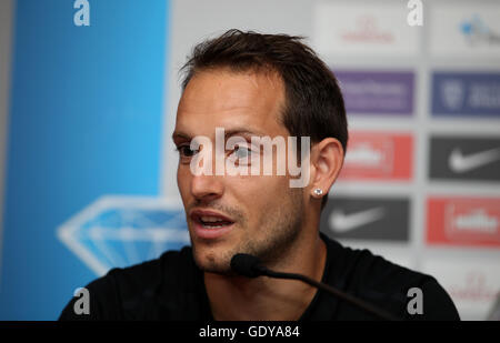 Renaud Lavillenie parle au cours de la conférence de presse à l'hôtel Grange Tower Bridge Hotel, Londres. ASSOCIATION DE PRESSE Photo. Photo date : Jeudi 21 Juillet, 2016. Voir l'histoire de Londres. ATHLÉTISME PA Crédit photo doit se lire : Steven Paston/PA Wire. Banque D'Images