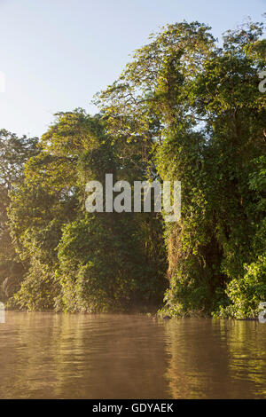 Rivière de Tortuguero, Costa Rica sky contre Banque D'Images