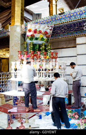 Le sanctuaire de l'Imam Abbas c'est le culte d'une grande coupole dorée goût et de minarets, l'un des Imams chiites qui est le frère de l'Imam Hussein bin Ali bin Abi Talib, situé dans la ville de Kerbala, au sud de Bagdad. Banque D'Images