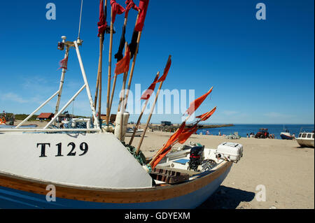 Petits bateaux de pêche la plage à Nr. Vorupoer (Nr. Vorupør), un pittoresque village de pêcheurs sur la côte ouest du Jutland, Danemark Banque D'Images