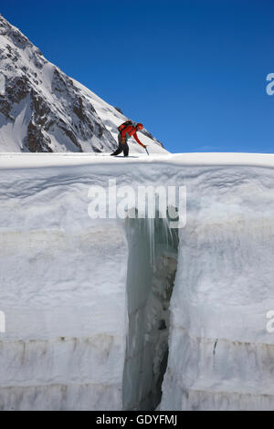 Géographie / voyages, France, passage de crevasses sur l'Alpinisme glacier géant en été, Chamonix, Mont-Blanc, Additional-Rights Clearance-Info-Not-Available- Banque D'Images