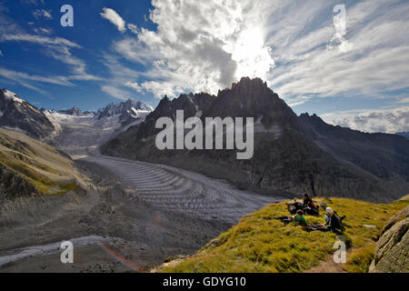 Géographie / voyages, France, Marche à Pied sur le Balcon de la Mer de Glace chemin avec Mont-Blanc (4810m) en arrière-plan, Additional-Rights Clearance-Info-Chamonix,-Not-Available Banque D'Images