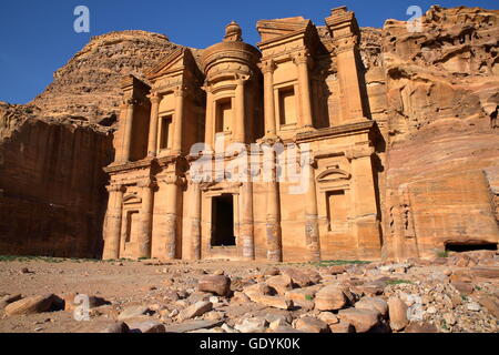 Le monastère Al Deir à Petra, Jordanie Banque D'Images