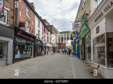 Underbank, une rue commerçante dans la ville de Stockport, Greater Manchester, Angleterre. Banque D'Images