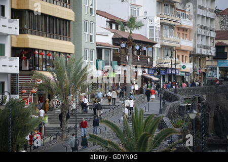 La ville de Puerto de la Cruz sur l'île de Tenerife dans les îles de Canaries de l'Espagne dans l'Atlantique. Banque D'Images