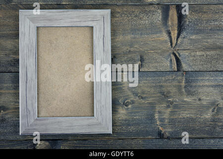 Cadre photo vide mot sur table en bois Banque D'Images