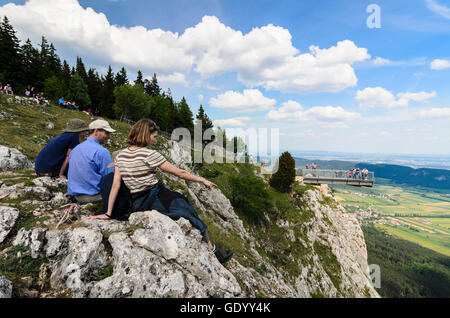 Naturpark Hohe Wand : Hohe Wand view from 'Skywalk' pour Neue Welt, jeune famille, Autriche, Niederösterreich, Autriche, Wien Banque D'Images