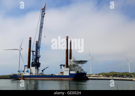 "A2SEA" mer intaller à quai dans le port de Grenaa, Danemark cric l'navire. Banque D'Images