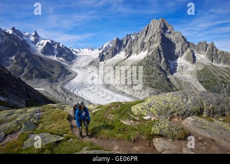 Géographie / voyages, France, Marche à Pied sur le Balcon de la Mer de Glace chemin avec Mont-Blanc (4810m) en arrière-plan, Additional-Rights Clearance-Info-Chamonix,-Not-Available Banque D'Images