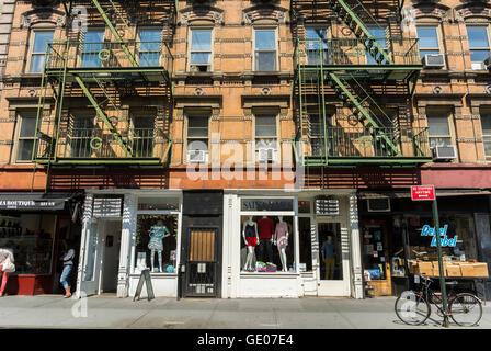 New York City, NY, USA, Street Scene, bâtiments dans le quartier de Greenwich Village, Manhattan, Bleecker Street, quartiers locaux, rangée de façades de magasins, logements, bâtiments New-yorkais, marché de location New York Banque D'Images