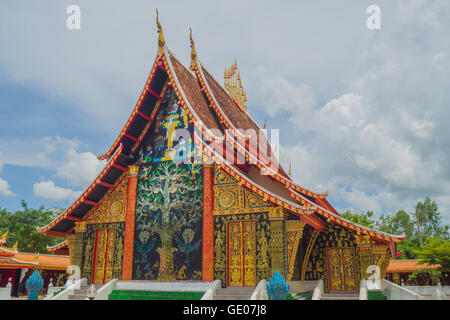 Temple Wat Kum, dans le bouddhisme, Khao Wong Kalasin Thaïlande Banque D'Images