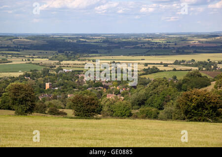 Vue sur village de Ilmington et la campagne du Warwickshire, Ilmington, Cotswolds, Warwickshire, Angleterre, Royaume-Uni, Europe Banque D'Images