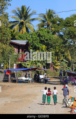 Village typique en Amérique du Myanmar, Myitkyina, (Birmanie). Banque D'Images