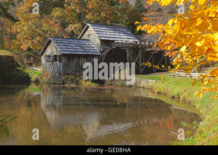 Géographie / voyages, USA, Virginie, Blue Ridge Parkway, Mabry Mill, vue extérieure, Additional-Rights Clearance-Info-Not-Available- Banque D'Images