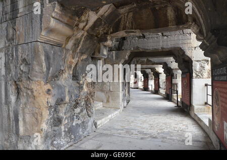 Géographie / voyages, France, Nîmes, l'amphithéâtre, construit : 90 - AD 120, Colonia Nemausus dans la province Narbonnaise de l'Empire romain, Additional-Rights Clearance-Info-Not-Available- Banque D'Images