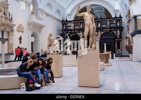 Victoria and Albert Museum, Kensington, London, UK. Banque D'Images