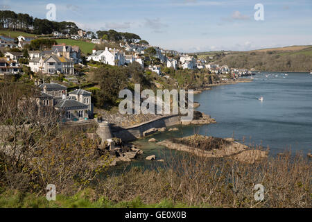 Vue de la rivière Fowey et Fowey, Fowey, Cornwall, Angleterre, Royaume-Uni, Europe Banque D'Images