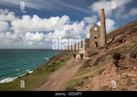 Papule Coates Engine House et le littoral, St Agnes, Cornwall, Angleterre, Royaume-Uni, Europe Banque D'Images