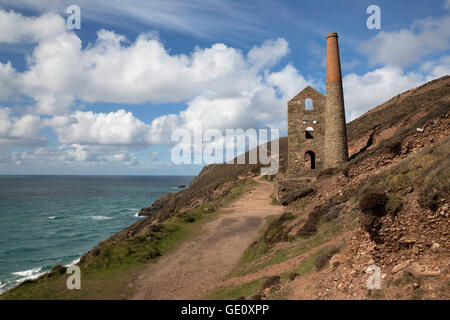 Papule Coates Engine House et le littoral, St Agnes, Cornwall, Angleterre, Royaume-Uni, Europe Banque D'Images