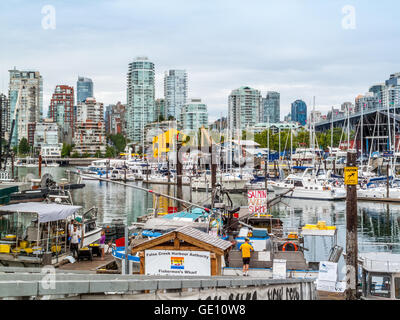 False Creek Harbour et vue sur le centre-ville de Vancouver's skyline Yaletown, Vancouver, British Columbia, Canada Banque D'Images