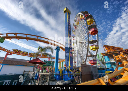 SANTA MONICA, USA - Le 19 juin : Le parc d'attractions sur la jetée de Santa Monica, Los Angeles, Californie le 19 juin 2016. Banque D'Images