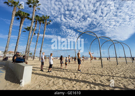 SANTA MONICA, USA - Le 18 juin 2016 : Muscle Beach est le lieu de naissance de la flèche de la condition physique Banque D'Images