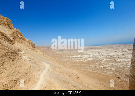 Vue sur la mer Morte, Israël comme vu de la montagne de Masada Banque D'Images