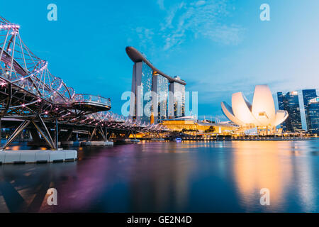 Singapour - Singapour Le 10 avril 2014 : Marina Bay Sands est l'un des pays les plus coûteux. Banque D'Images