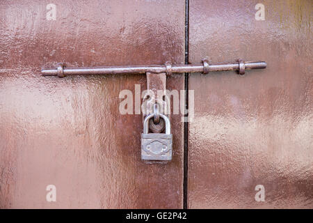 Avec verrouillage de porte en métal Banque D'Images