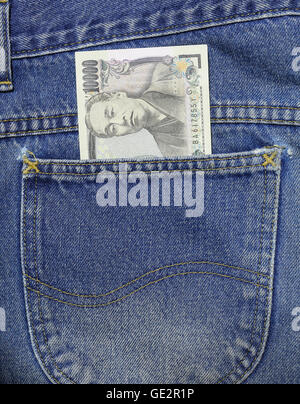 Yen japonais en jeans pocket, 10 000 yens Banque D'Images