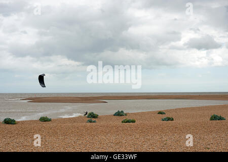 Windsurfer Shingle Street Suffolk Angleterre Banque D'Images