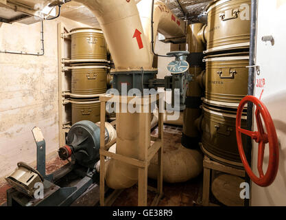 Système de filtrage de l'air dans la chambre de stockage d'armes nucléaires soviétiques. Banque D'Images