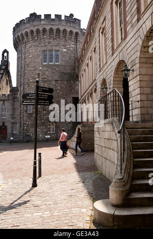 L'Irlande, Dublin, Dublin Castle, Undercroft et noter Tower Banque D'Images