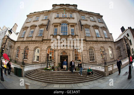 L'Irlande, Dublin, William Street South, 1774 Powerscourt House, l'entrée au centre commercial, objectif fisheye view Banque D'Images