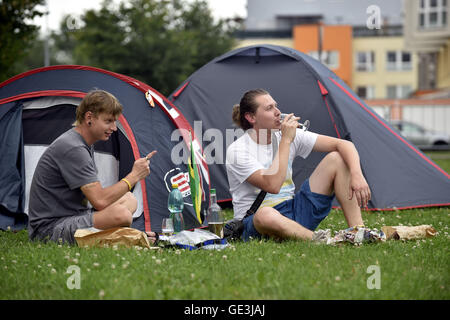 Uherske Hradiste, République tchèque. 22 juillet, 2016. Le plus grand événement cinématographique non concurrentiel de l'été Film School (EPA) en République tchèque, organisée par l'Association des ciné-clubs, aura lieu à Uherske Hradiste jusqu'au 30 juillet. Cette année, le festival se concentrera sur la cinématographie des Philippines et les films américains indépendants. Jusqu'à présent, plus de 3 000 visiteurs se sont inscrits pour le festival, le 22 juillet 2016. © Dalibor Gluck/CTK Photo/Alamy Live News Banque D'Images