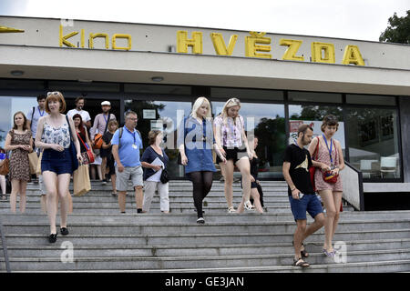 Uherske Hradiste, République tchèque. 22 juillet, 2016. Le plus grand événement cinématographique non concurrentiel de l'été Film School (EPA) en République tchèque, organisée par l'Association des ciné-clubs, aura lieu à Uherske Hradiste jusqu'au 30 juillet. Cette année, le festival se concentrera sur la cinématographie des Philippines et les films américains indépendants. Jusqu'à présent, plus de 3 000 visiteurs se sont inscrits pour le festival, le 22 juillet 2016. © Dalibor Gluck/CTK Photo/Alamy Live News Banque D'Images