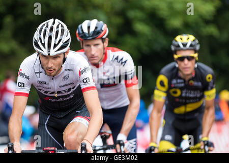 Tour de France. 22 juillet, 2016. Saint-Gervais-les-Bains, FR. Frank Schleck (Trek-Segafredo), Martin Elmiger (IAM Cycling), et Sylvain Chavanel (Direct Energie) ride le dernier 500m de la montée vers Saint-Gervais. John Kavouris/Alamy Live News Banque D'Images