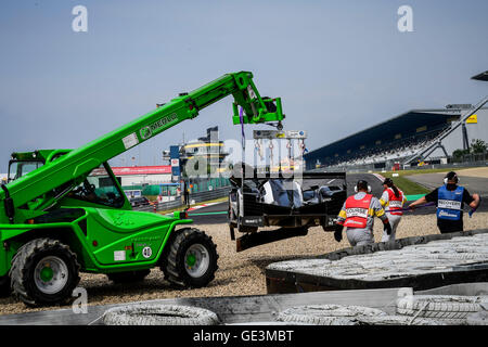 Nurburgring, en Allemagne. 22 juillet, 2016. WEC 6 heures de Nurburgring course d'endurance, la libre pratique. # 2 L'équipe de Porsche (DEU) Porsche LMP1 hybride 919 Romain Dumas (FRA) : Action de Crédit Plus Sport Images/Alamy Live News Banque D'Images