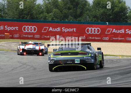 Nurburgring, en Allemagne. 22 juillet, 2016. WEC 6 heures de Nurburgring course d'endurance, la libre pratique. # 95 ASTON MARTIN RACING (GBR) ASTON MARTIN VANTAGE PRO LMGTE NICKI THIIM (DNK) MARCO SORENSEN (DNK) Credit : Action Plus Sport Images/Alamy Live News Banque D'Images