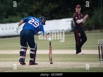 Brentwood, Essex, 22 juillet 2016, à Brentwood, Essex, 22 juillet 016 Hollioake Adam de l'APC English Masters contre Brentwood Cricket Club Crédit : Ian Davidson/Alamy Live News Banque D'Images