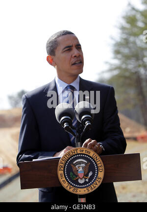 Springfield, Virginia, USA. Feb 11, 2009. Springfield, VA - 11 février 2009 -- Le président des États-Unis Barack Obama parle sur un site de construction, Springfield, VA, le mercredi 11 février 2009.Crédit : Aude Guerrucci - Piscine via CNP © Aude Guerrucci/CNP/ZUMA/Alamy Fil Live News Banque D'Images