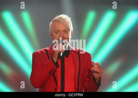 Roma, en Autriche. 22 juillet, 2016. Singer Ross Antony effectue au cours de la répétition générale pour l'événement en plein air 'Wenn die Musi spielt' en Bad Kleinkirchheim dans Roma, l'Autriche, 22 juillet 2016. L'émission sera diffusée sur le RIM et ORF le 23 juillet 2016. Photo : Bodo Schackow/dpa/Alamy Live News Banque D'Images