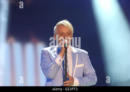 Roma, en Autriche. 22 juillet, 2016. Singer Ross Antony effectue au cours de la répétition générale pour l'événement en plein air 'Wenn die Musi spielt' en Bad Kleinkirchheim dans Roma, l'Autriche, 22 juillet 2016. L'émission sera diffusée sur le RIM et ORF le 23 juillet 2016. Photo : Bodo Schackow/dpa/Alamy Live News Banque D'Images