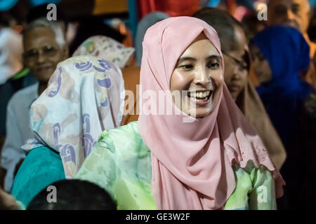 Kuala Lumpur, Malaisie. 23 Juin, 2016. Nurul Anwar est un homme politique malaisien, jette une Hari Raya maison ouverte au public dans Lucky Garden, Kuala Lumpur. Credit : Danny Chan/Alamy Live News. Banque D'Images