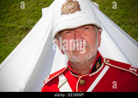 Le Château de Tutbury, Staffordshire, Royaume-Uni. 23-07-2016. Phil Joynson de la guerre des Boers Groupe réunit Tutbury Castle Retour à la vie le samedi 23 juillet. Ce fantastique groupe de reconstitution dépeint la vie et l'époque des britanniques et boers au cours de la fin du xixe siècle. Les reconstitutions historiques fascinants fera preuve de l'expérience des combattants et des civils pendant cette période. Le groupe va recréer à l'aide d'authentiques batailles armes et costumes de l'époque. Affiche sera mis en scène pour montrer les armes, uniformes, les exercices militaires et les aspects de la vie quotidienne. Credit : Cernan Elias/Alamy Live News Banque D'Images