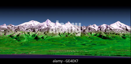 Cette perspective présente l'ouest de l'activité volcanique de la péninsule du Kamtchatka, dans l'est de la Russie. L'image a été produite en utilisant les premières données recueillies au cours de la Shuttle Radar Topography Mission (SRTM). Au premier plan est la mer d'Okhotsk. De la côte de végétation, les plaines inondables et les collines bas-relief s'élever vers des sommets enneigés. Les effets topographiques sur la neige et sur la répartition de la végétation sont très claires dans ce quasi-horizontale. Formant la ligne d'horizon est l'Sredinnyy Khrebet, la montagne volcanique qui constitue la colonne vertébrale de la péninsule. SRTM à haute résolution Banque D'Images