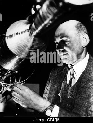 Portrait du Dr Robert Goddard, pionnier de la fusée et des sciences spatiales modernes, considéré comme le père de la fusée moderne. Banque D'Images