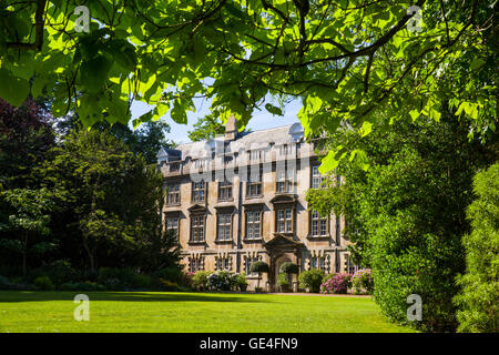 CAMBRIDGE, UK - 18 juillet 2016 : une belle vue de l'un des immeubles du Christ's College de Cambridge, dans le jardin Fellows o Banque D'Images